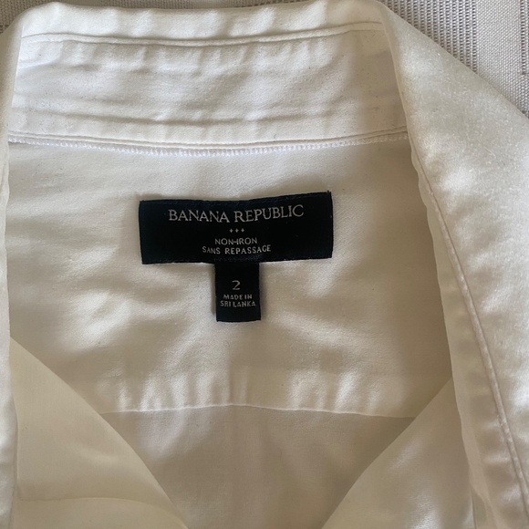 Banana Republic White Fitted Button-down with Black detail - Picture 2 of 7